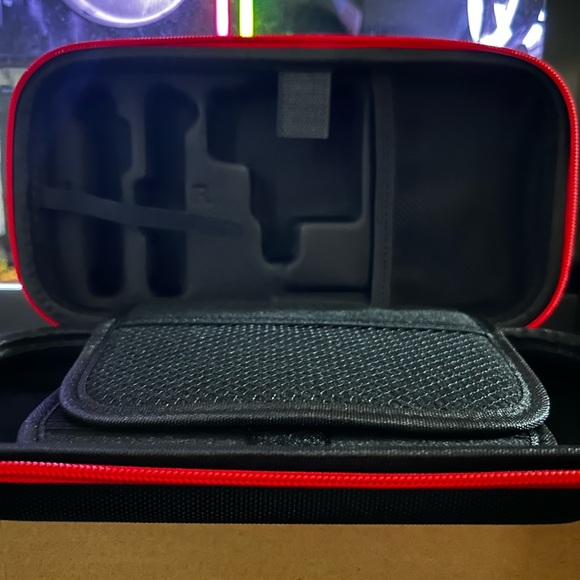 Fenolical Switch Carrying Case - Sleek Black - Picture 6 of 6